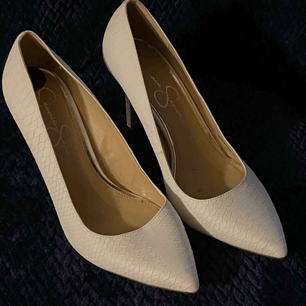 Jessica Simpson heels, Size 8 1/2, Winter White, textured